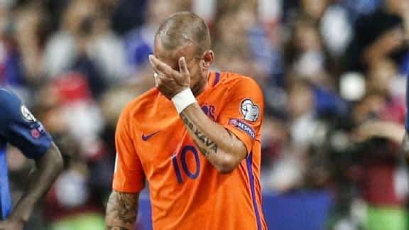 Strong and motivated Wesley Sneijder did not understand Van Dijk's call.