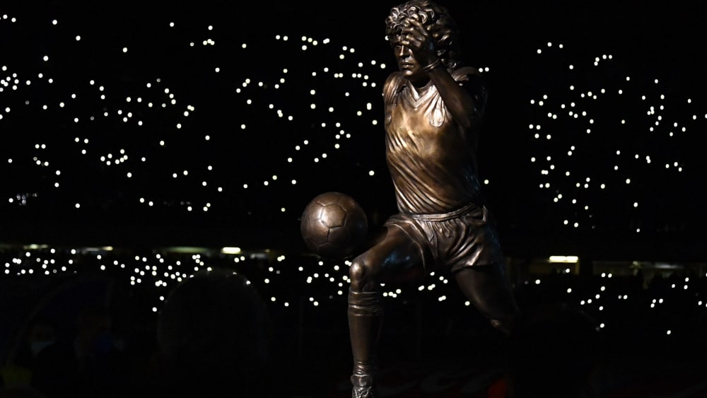 A statue that gives goosebumps: Napoli unveiled Diego Maradona in bronze ahead of their clash with Lazio.