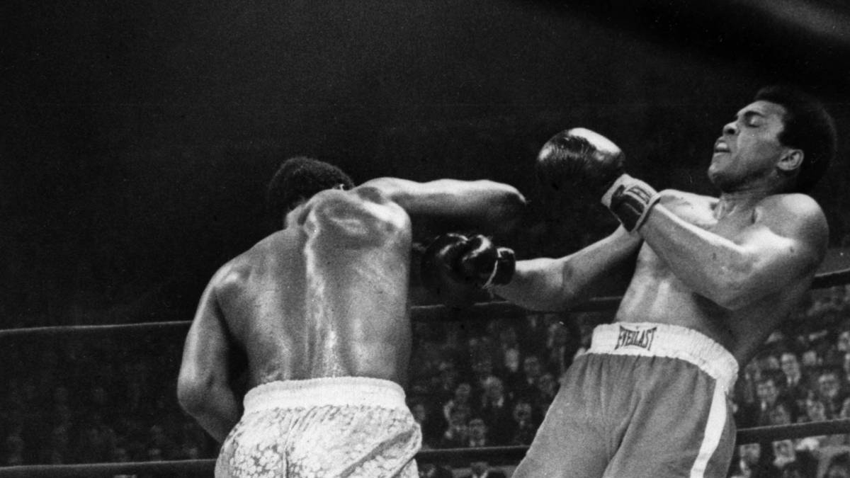 Joe Frazier catches Muhammad Ali in the