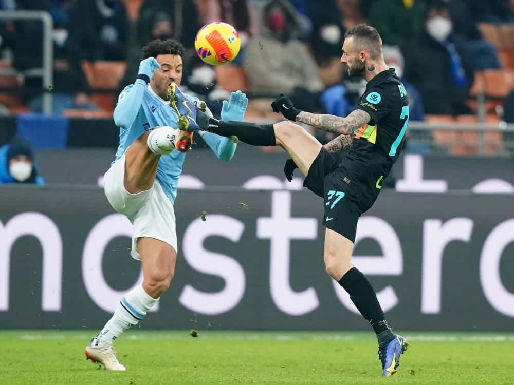 Dancing for the ball: Felipe Anderson and Inter's Marcelo Brozovic (right).