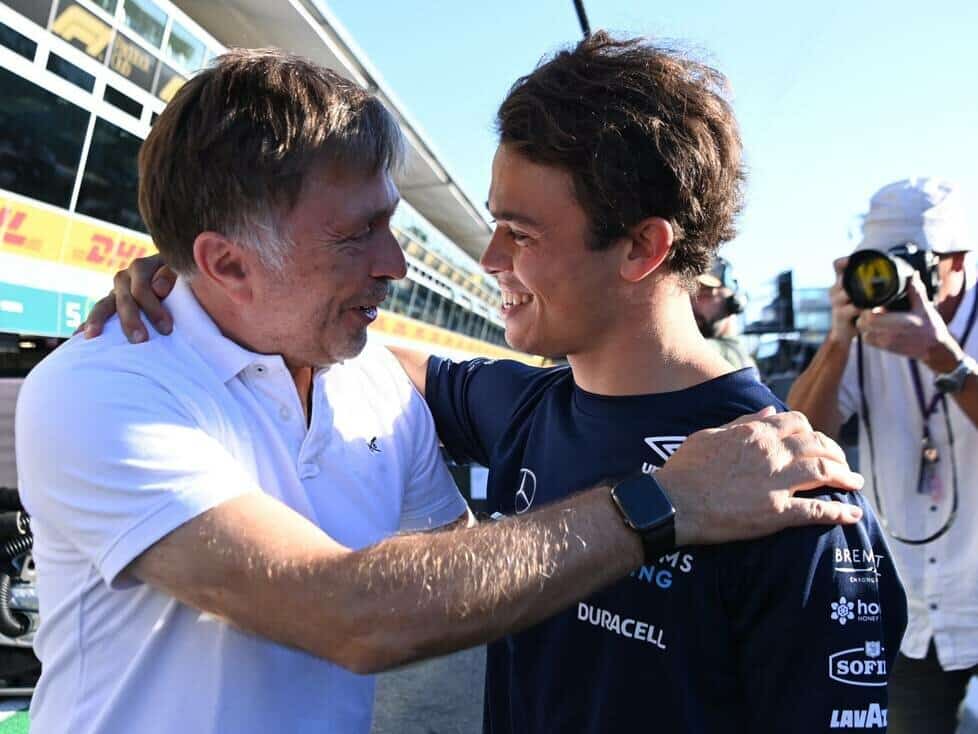 Williams team boss Jost Capito with Nyck de Vries after the race in Monza.