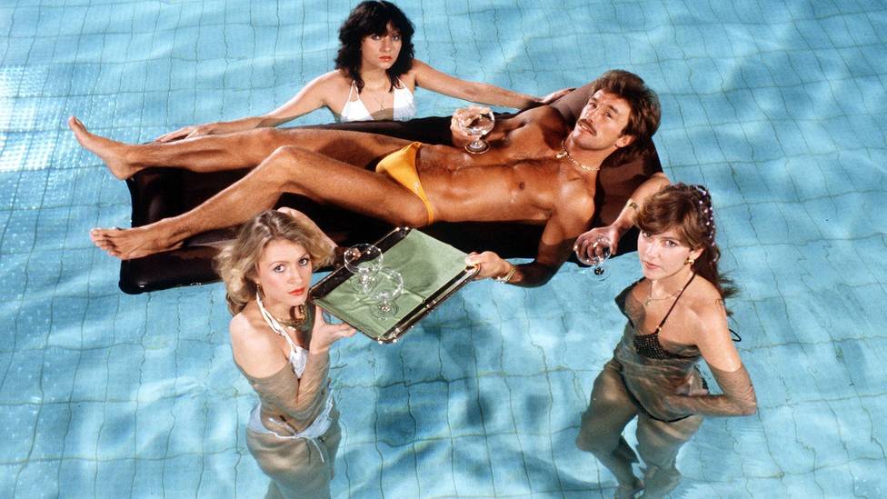 With his image as a playboy, Rene Weller skillfully served the tabloids and provided many colourful stories. 