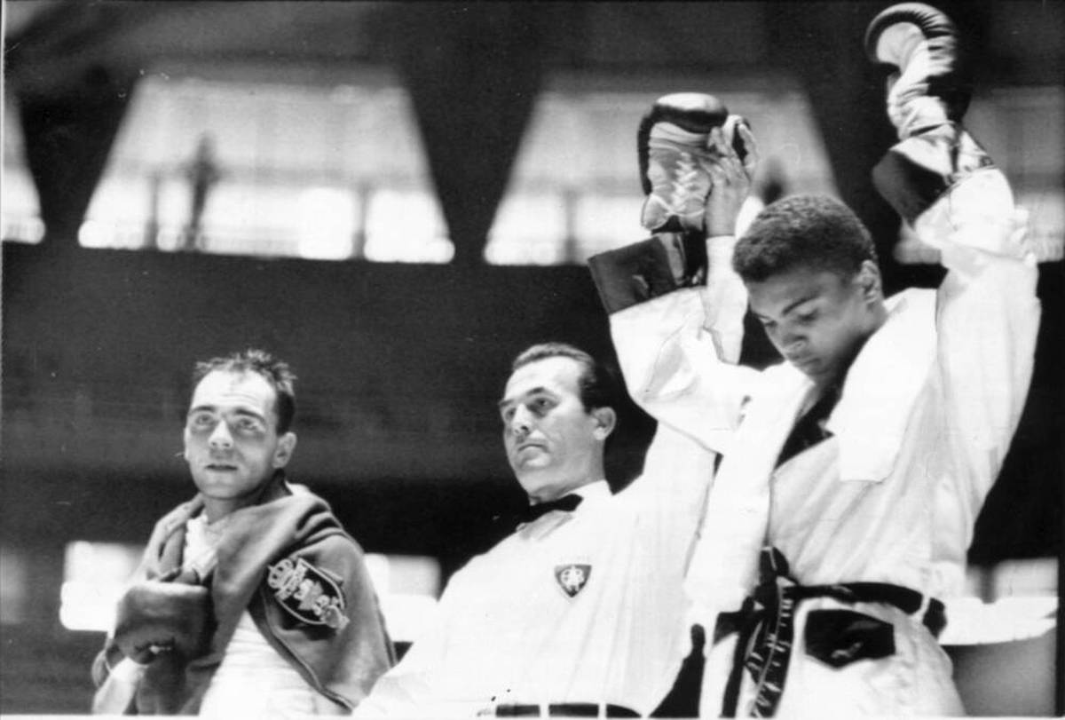 Мохамед Али става олимпийски шампион през 1960 г.