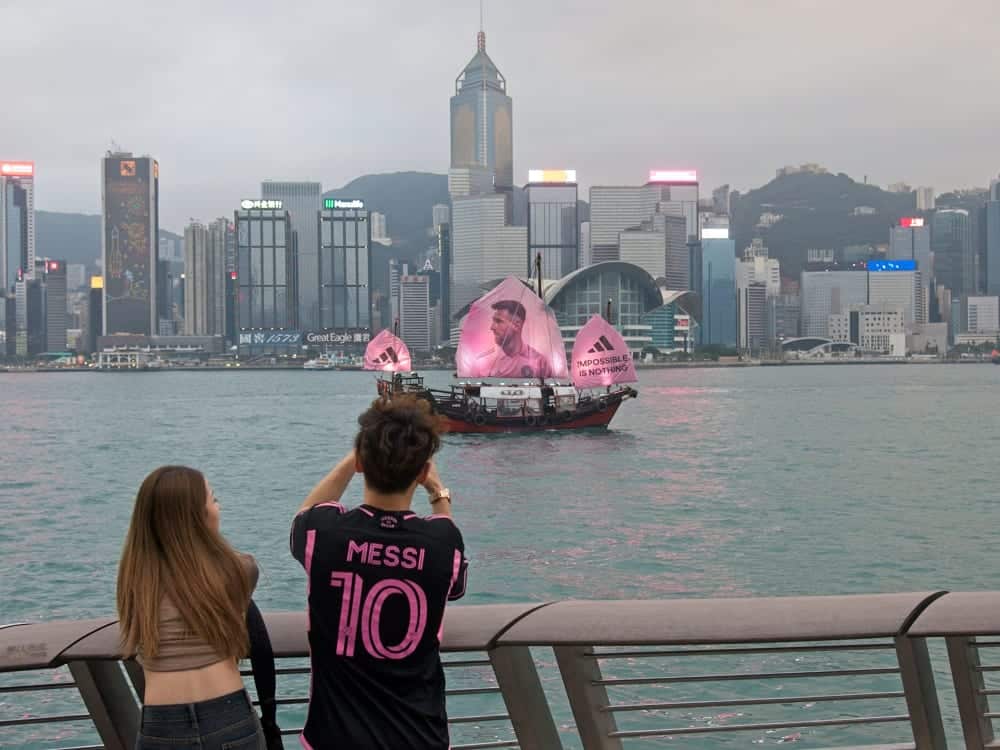 Messi-Mania: heel Hong Kong keek uit naar de superster.