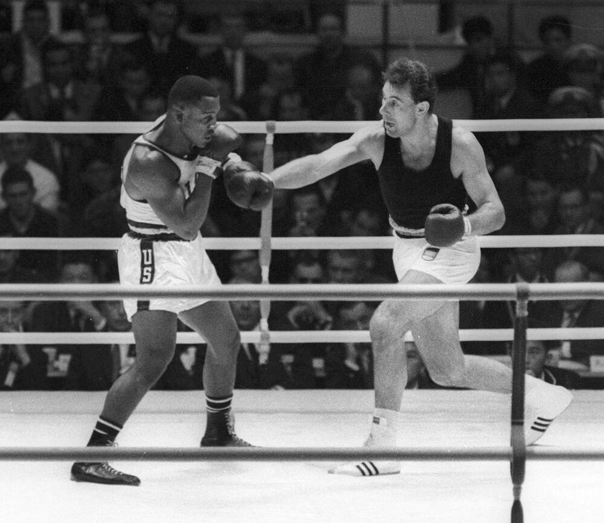 Hans Huber lost on points to Joe Frazier in Tokyo