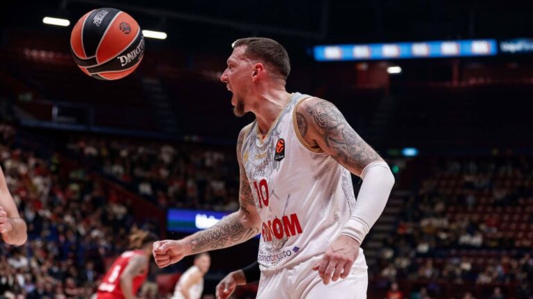 Theis shines with double-double, Nunn with 30 points and buzzer beater