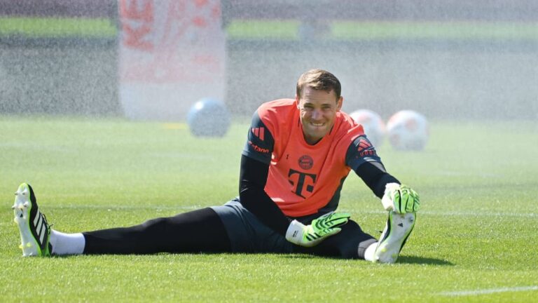 Who is currently training with FC Bayern?