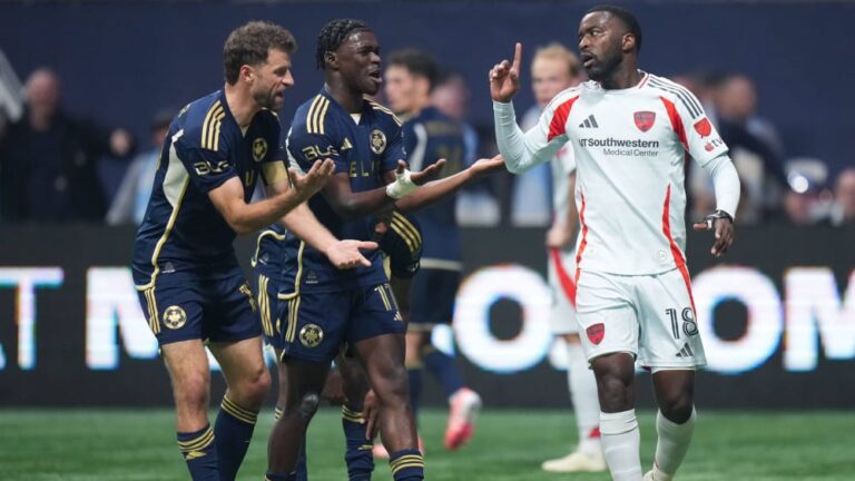 Müller goal not enough for first place – Messi scores hat trick but misses out on record