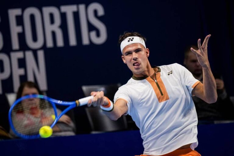 Qualifier shocks Altmaier