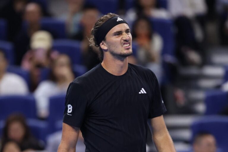 Zverev wins after worrying scenes