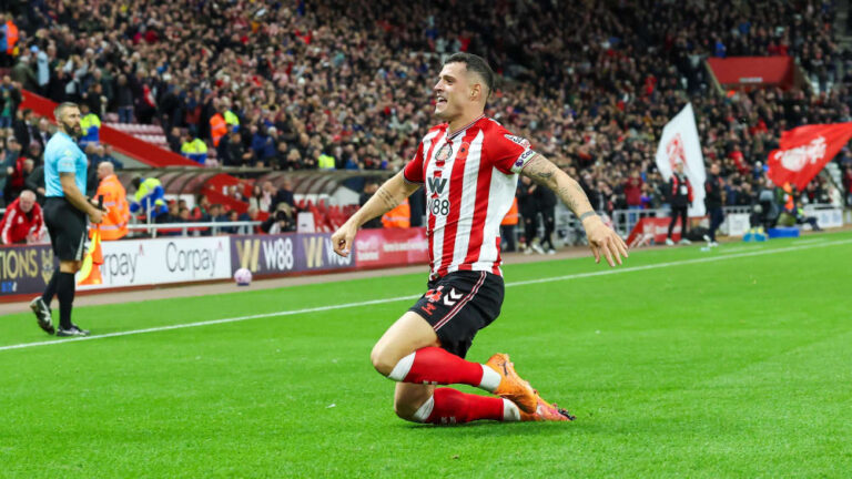 “Transfer of the year”? Xhaka impresses, scores and draws criticism