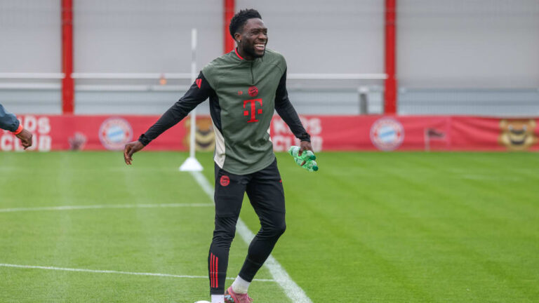 A milestone: Davies returns to Bayern team training