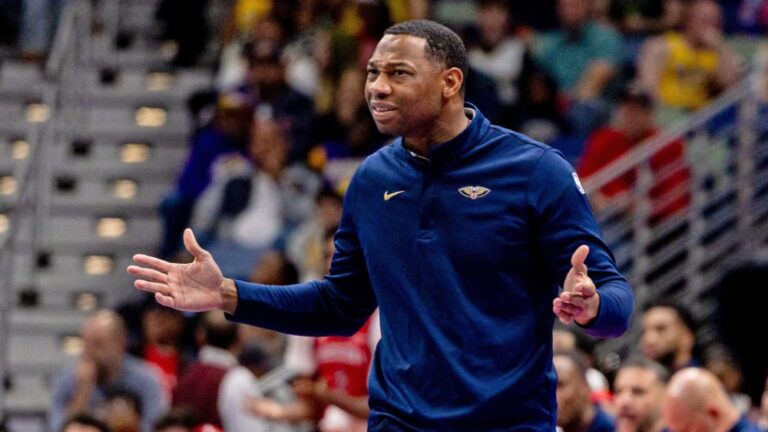 Three and a half weeks into the season: Pelicans fire head coach Green