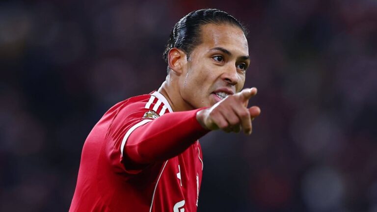 Van Dijk’s fiery speech: “We’re letting the coach down, but we’re also letting ourselves down.”