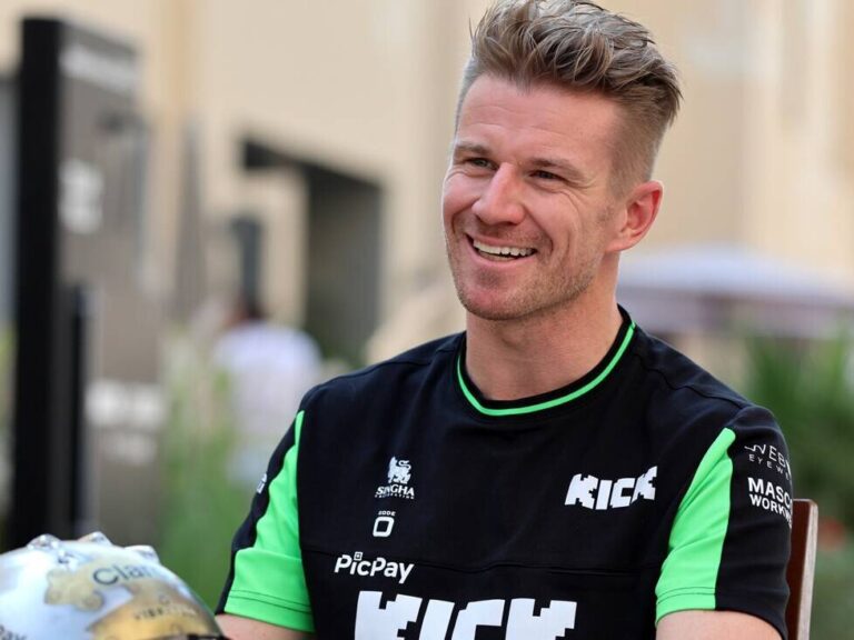 Nico Hülkenberg celebrates Formula 1 anniversary with gladiator helmet