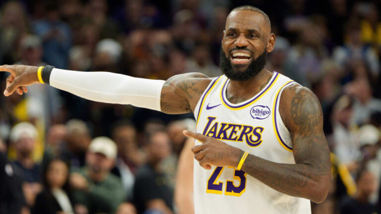 LeBron leads Lakers to victory: Lakers hold on to lead against Suns