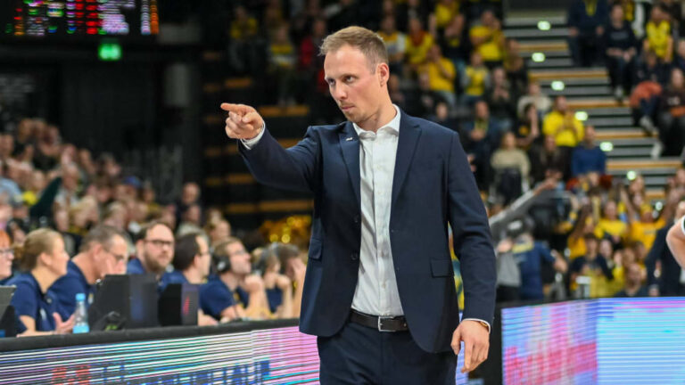 Trier extends contract with successful coach Schneider