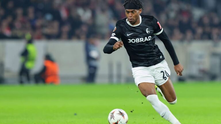 Freiburg loans Adamu to Celtic Glasgow