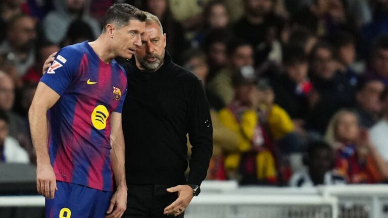 “Not the right time”: Flick remains vague about Lewandowski’s future