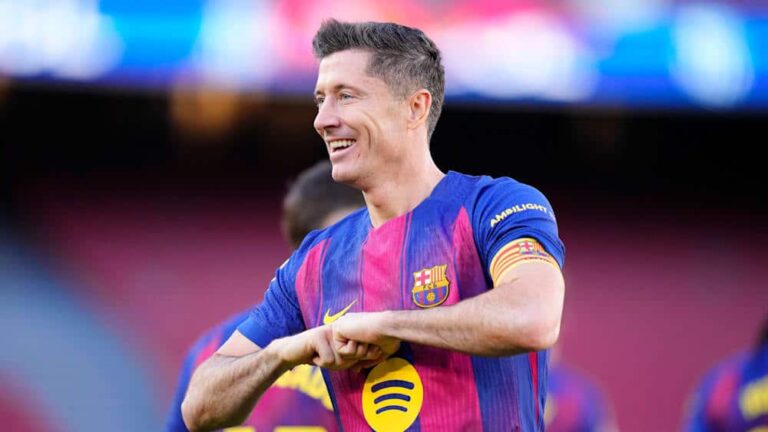 Reportedly five offers on the table: How will Lewandowski decide?