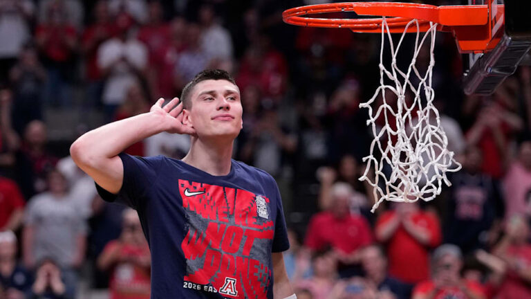 Strong Kharchenkov: Arizona moves on to the Final Four