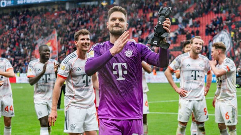 The “Crazy Guy” with the Crucial Reflex: Bayern Celebrate Ulreich