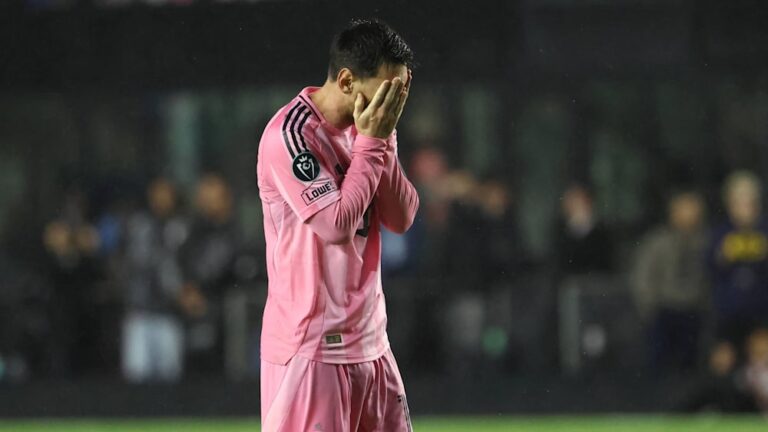 Messi scores 900th goal – and is knocked out like Müller