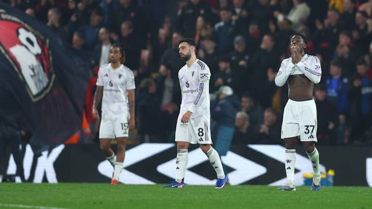 Wild exchange of blows after the break: Bournemouth wrestle a point from United