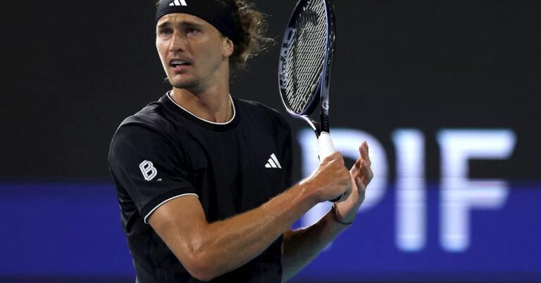 Zverev reaches round of 16 in Miami