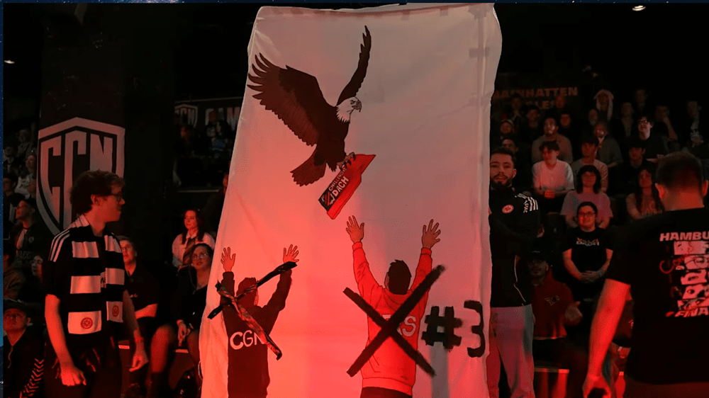 Μια αφίσα των οπαδών της Eintracht Frankfurt πριν από τον τελικό εναντίον της CGN.