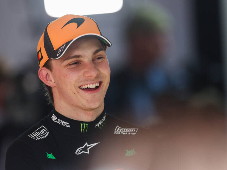 Piastri swaps Formula 1 cars for V8 violence: “First time with a roof”