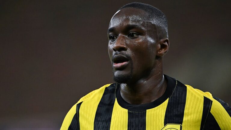 Ex-Leverkusen player Diaby sent off after a bad kick