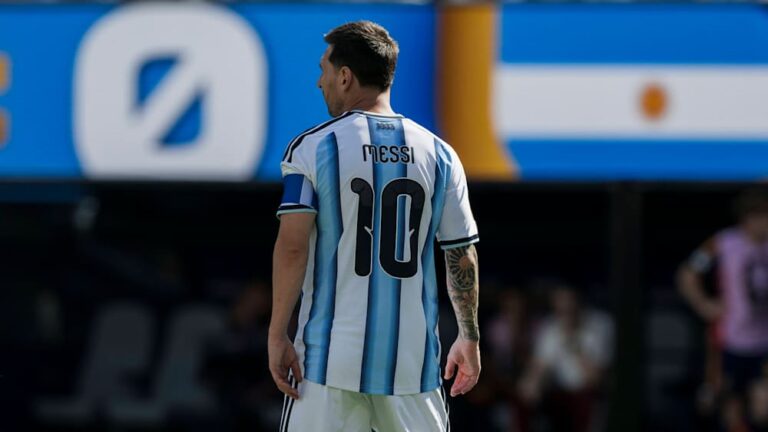 A Tribute to Messi: Argentina Pauses Every Match in the 10th Minute